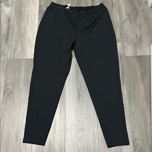 L.L.Bean Midweight thermal layer in a size Large Regular.